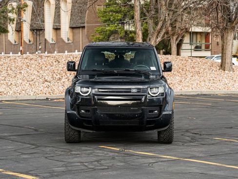 Used 2023 Land Rover Defender 130 X-Dynamic SE image 2