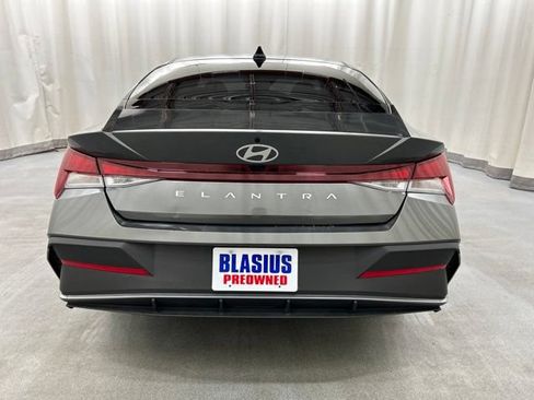 Used 2025 Hyundai Elantra SE FWD image 21
