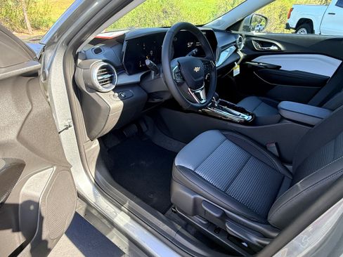 Used 2026 Chevrolet Trax LT w/ Driver Confidence Package image 9