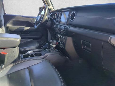 Used 2020 Jeep Gladiator Overland w/ Uconnect 4C Nav & Sound Group image 23