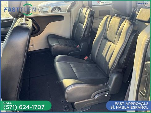 Used 2015 Chrysler Town & Country Touring image 15