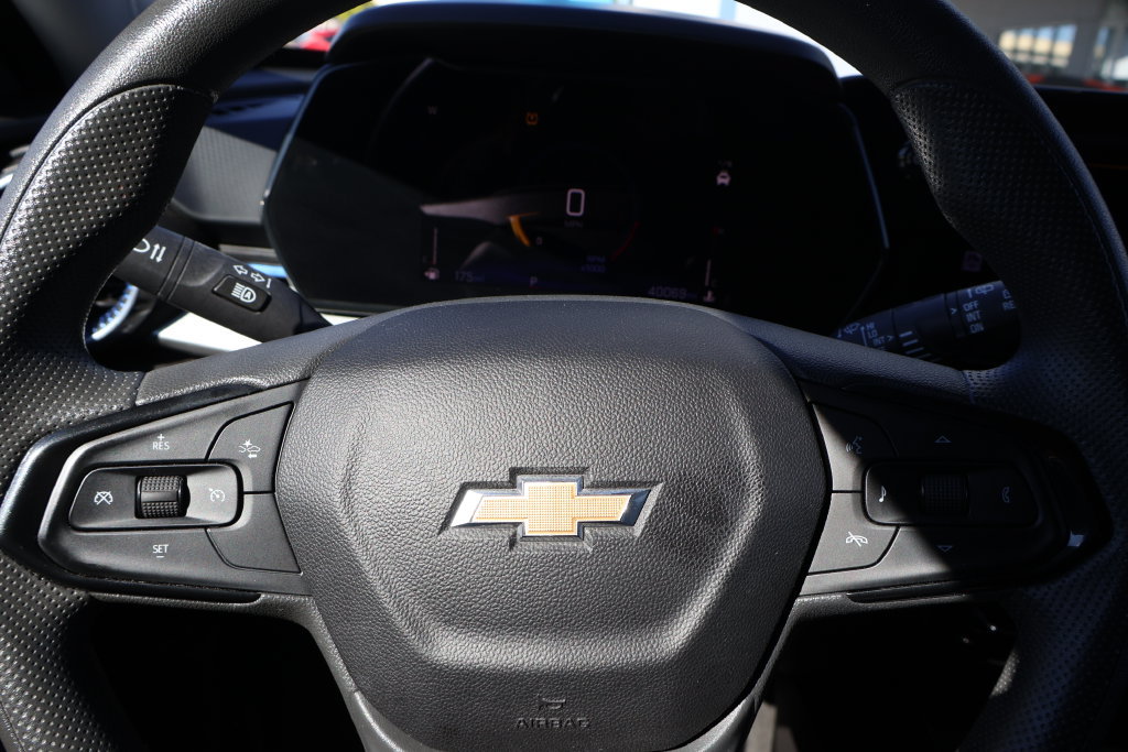 Used 2025 Chevrolet Trax LT FWD image 16