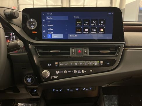 Used 2024 Lexus ES 350 Ultra Luxury w/ Accessory Package (Z2) image 20