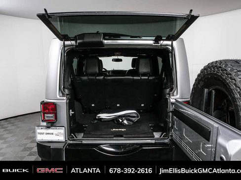 Used 2015 Jeep Wrangler Unlimited Sahara AWD/4WD image 28