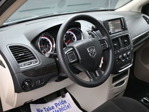 Used 2019 Dodge Grand Caravan SE image 15