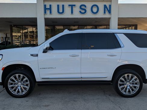 Used 2022 GMC Yukon Denali w/ Advanced Technology Package image 1