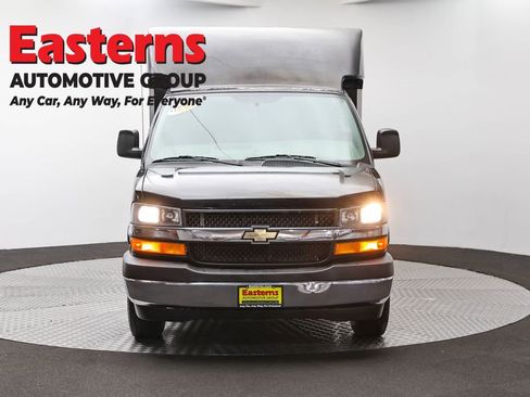 Used 2017 Chevrolet Express 3500 RWD image 2