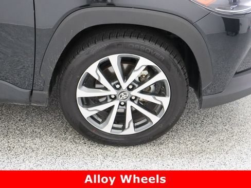 Used 2025 Toyota Corolla Cross XLE image 5