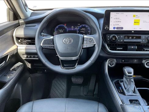 Used 2025 Toyota Grand Highlander AWD Hybrid image 18