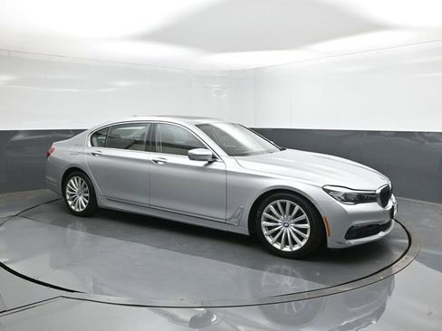 Used 2016 BMW 740i RWD image 26