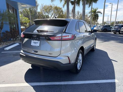 Used 2021 Ford Edge SE image 7