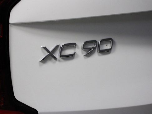 New 2025 Volvo XC90 B6 Plus w/ Protection Package Premier image 16