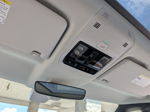 Used 2025 Volkswagen ID. Buzz 1st Edition RWD image 34