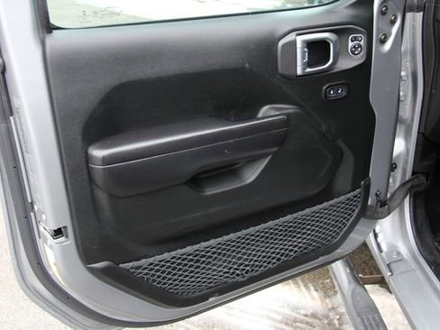 Used 2019 Jeep Wrangler Sport S image 13