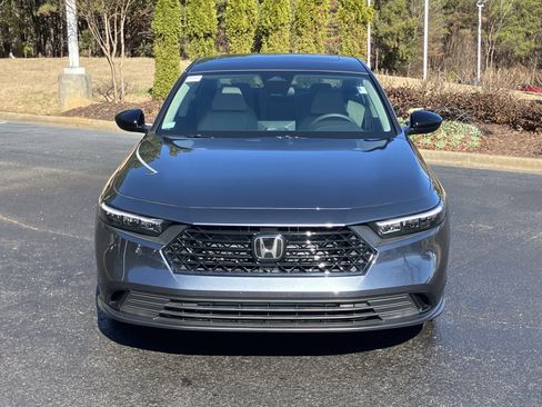 Certified 2025 Honda Accord SE image 3