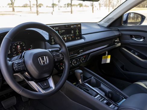 Used 2025 Honda Accord Touring image 39