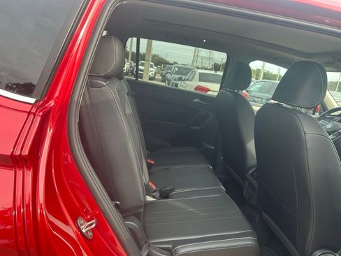 Certified 2023 Volkswagen Tiguan SE w/ Panoramic Sunroof Package image 40