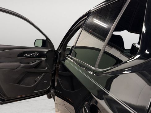 Used 2023 Chevrolet Traverse RS FWD image 14