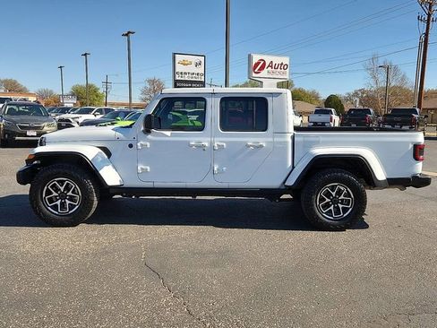 Used 2025 Jeep Gladiator Nighthawk image 2