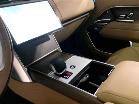 New 2026 Land Rover Range Rover SE image 7