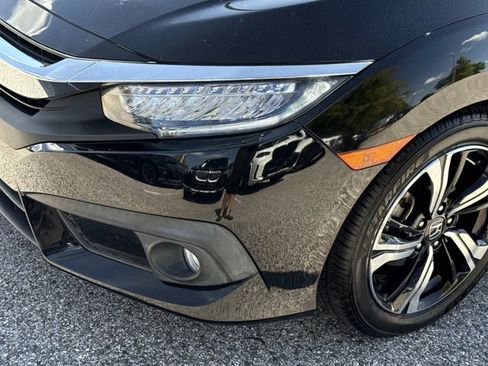 Used 2017 Honda Civic Touring image 9