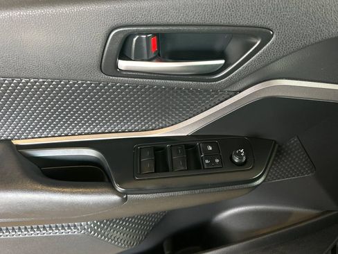Used 2021 Toyota C-HR LE FWD image 13