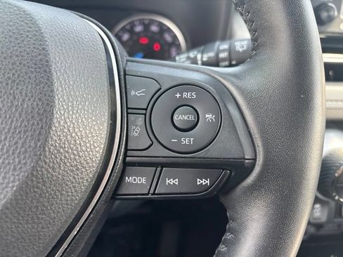 Used 2022 Toyota RAV4 XLE Premium AWD/4WD image 17