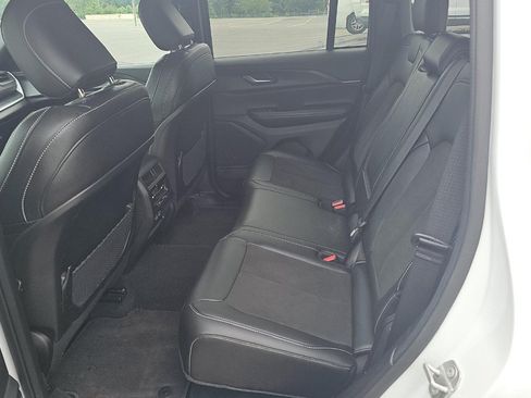 Used 2024 Jeep Grand Cherokee Altitude AWD/4WD image 10