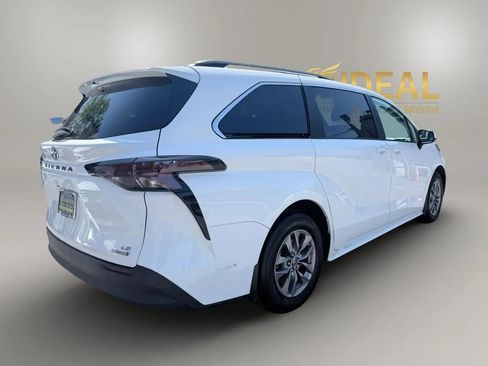 Used 2024 Toyota Sienna LE w/ LE Plus Package AWD/4WD image 7