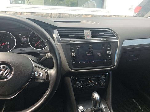 Used 2018 Volkswagen Tiguan SE w/ Panoramic Sunroof Package AWD/4WD image 4