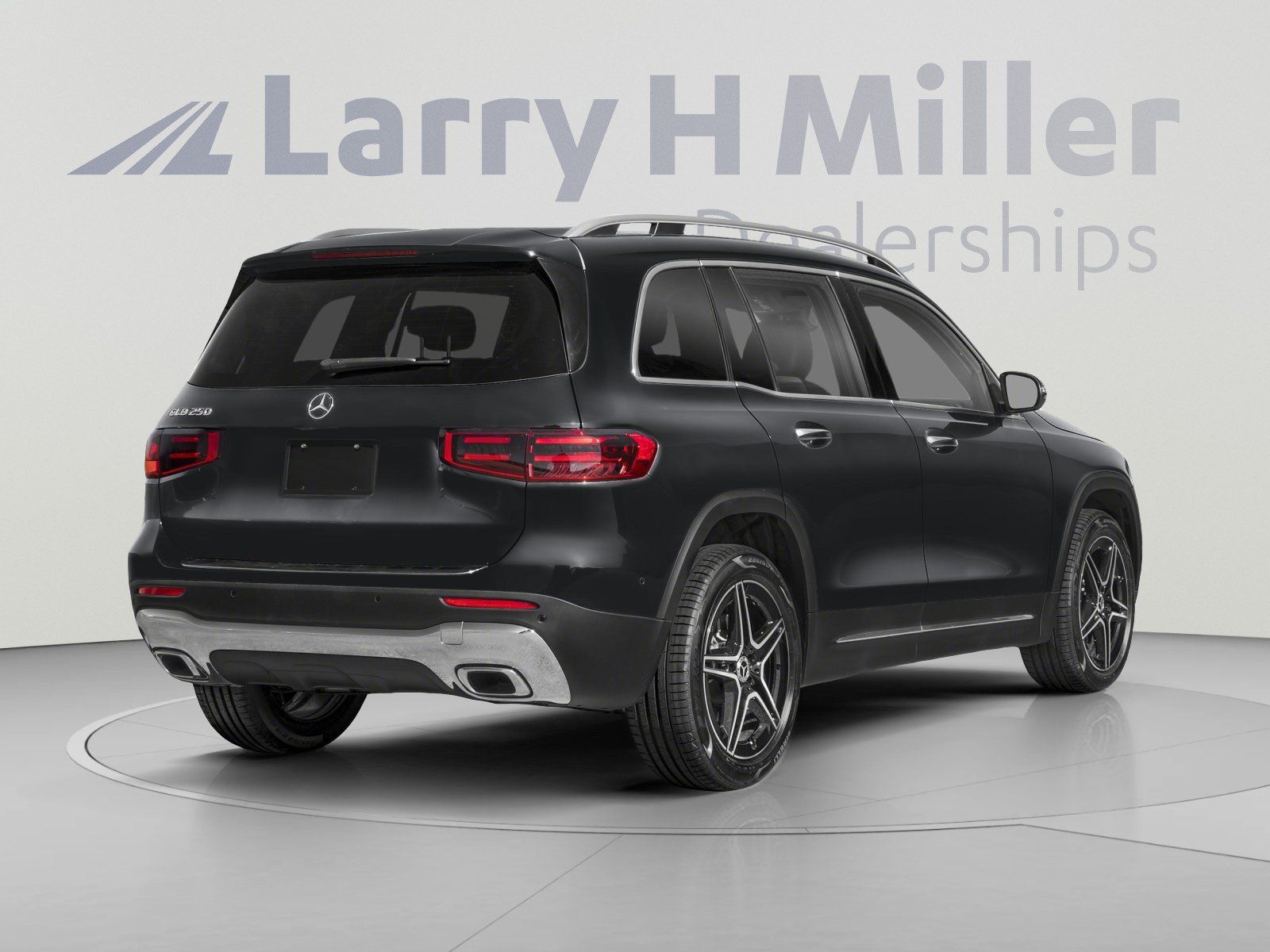 Used 2025 Mercedes-Benz GLB 250 4MATIC image 3