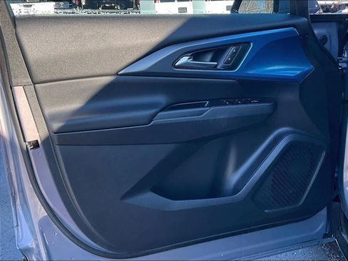 Used 2025 Chevrolet Equinox EV LT w/ Convenience Package image 9