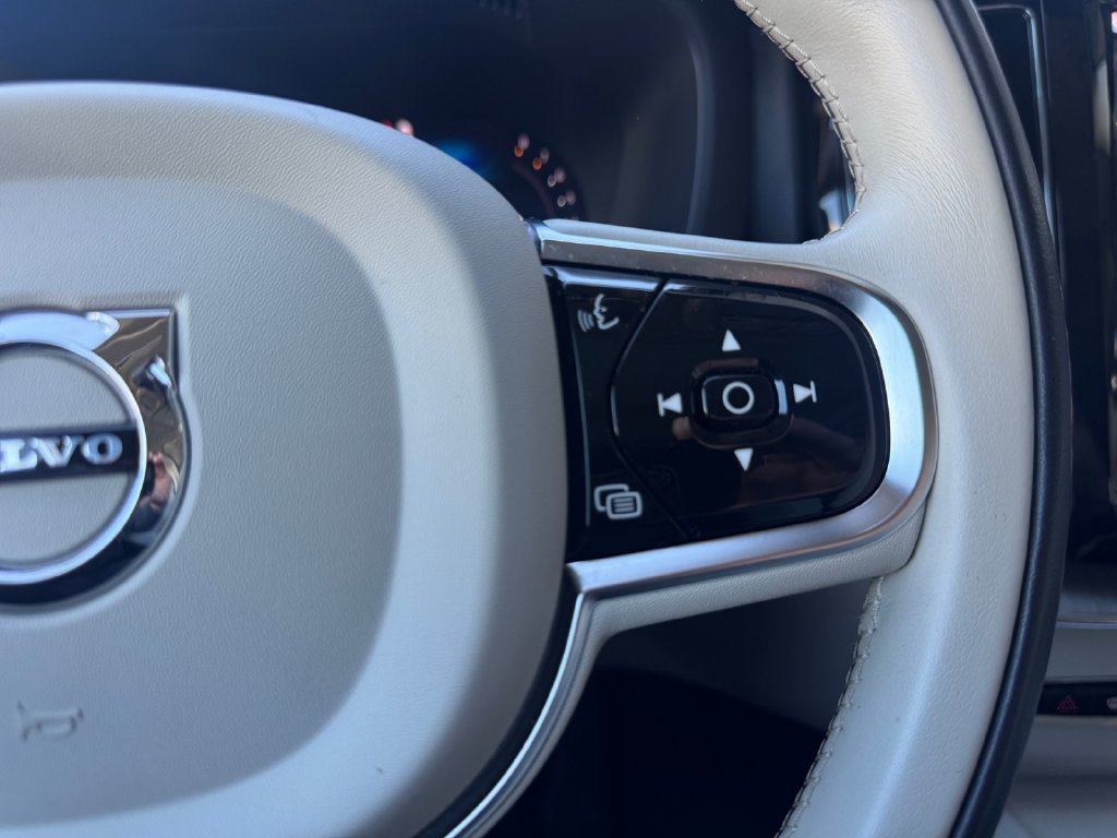 Certified 2024 Volvo XC60 B5 Plus w/ Climate Package AWD/4WD image 18