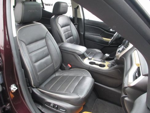 Used 2017 GMC Acadia Denali image 22