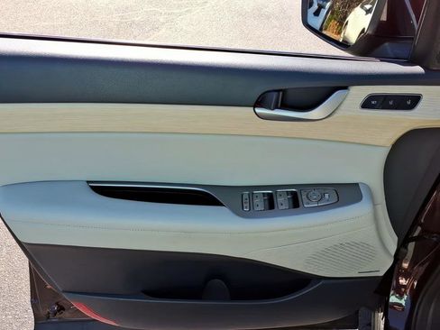 Used 2023 Hyundai Palisade Limited w/ Winter Package image 18