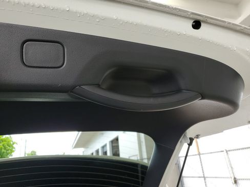Certified 2026 Kia Niro LX FWD image 11
