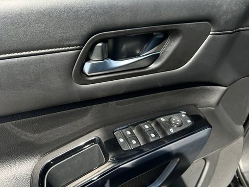 Used 2023 Nissan Pathfinder SL FWD image 12