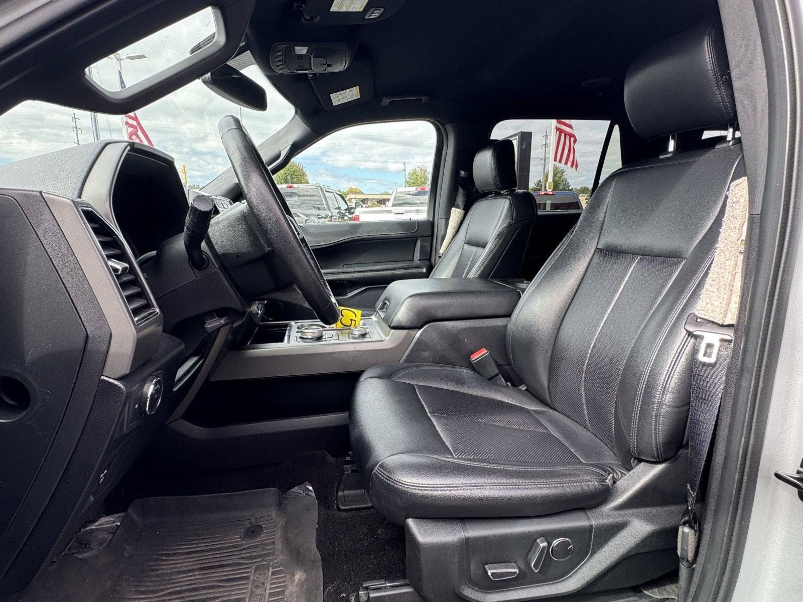 Used 2019 Ford Expedition XLT w/ Equipment Group 201A AWD/4WD image 4