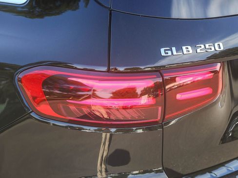 New 2026 Mercedes-Benz GLB 250 4MATIC image 8