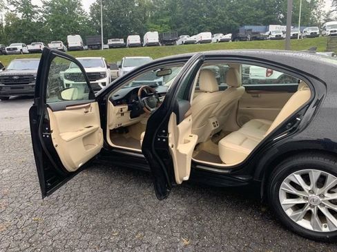 Used 2014 Lexus ES 300h w/ Luxury Package w/Bamboo Trim FWD image 17