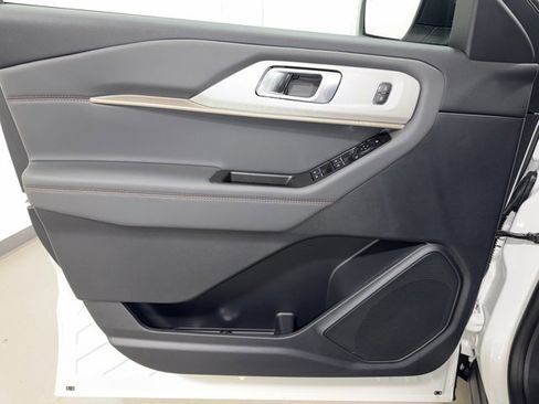 New 2026 Ford Explorer Active w/ Active Comfort Package image 10