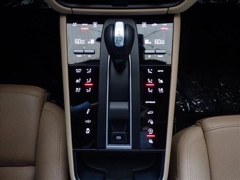 Used 2022 Porsche Macan S AWD/4WD image 23