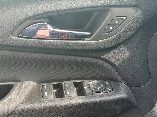 Used 2022 Chevrolet Equinox RS w/ RS Leather Package FWD image 26