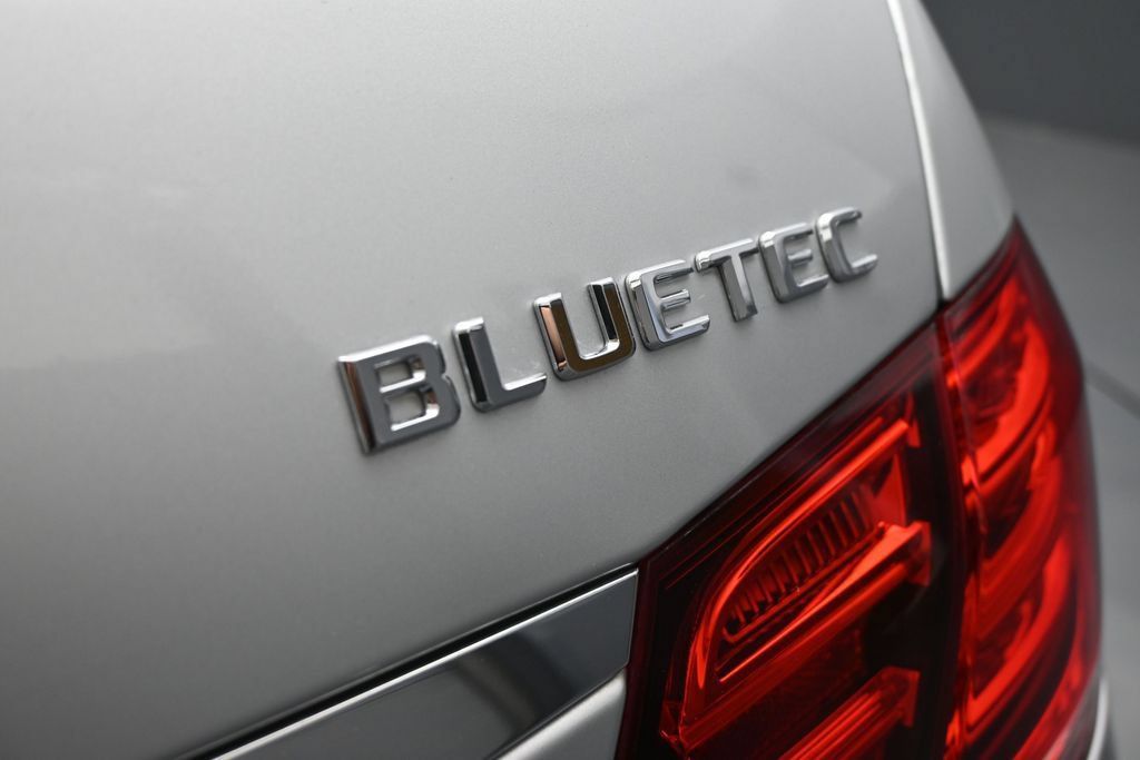 Used 2014 Mercedes-Benz E 250 BlueTEC Sedan image 13
