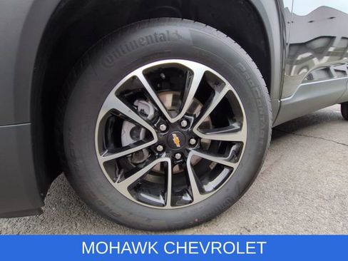 Used 2025 Chevrolet TrailBlazer LT AWD/4WD image 32