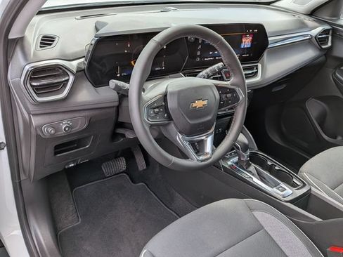 Used 2026 Chevrolet TrailBlazer LT w/ LT Cold Weather Package FWD image 17