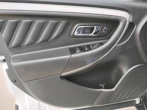 Used 2015 Ford Taurus SEL w/ Equipment Group 201A FWD image 15