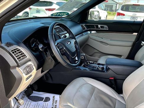 Used 2018 Ford Explorer Limited w/ Equipment Group 301A AWD/4WD image 17