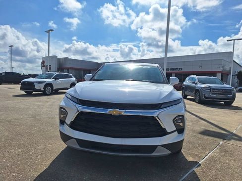 Used 2025 Chevrolet Blazer LT FWD image 2