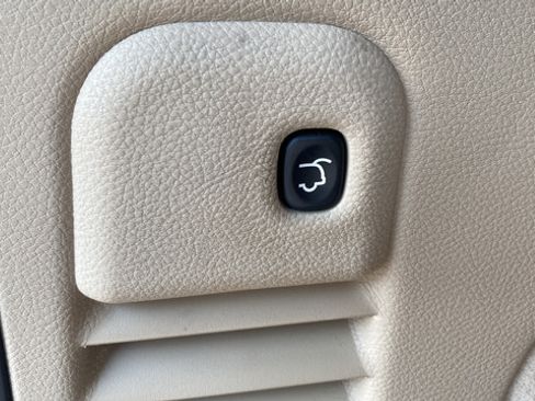 Used 2020 Jeep Grand Cherokee Overland AWD/4WD image 30